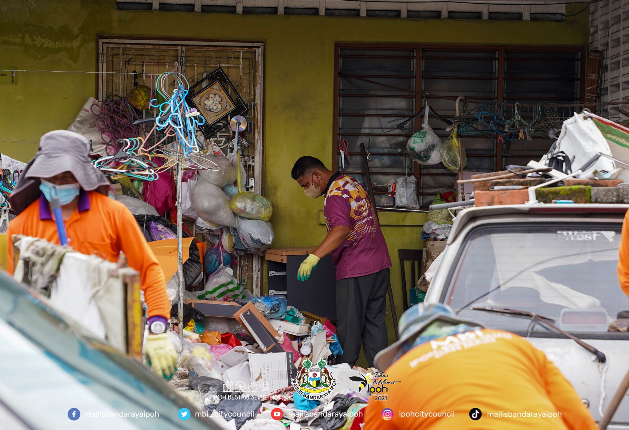 the power of community: coming together to help an elderly woman struggling with hoarding