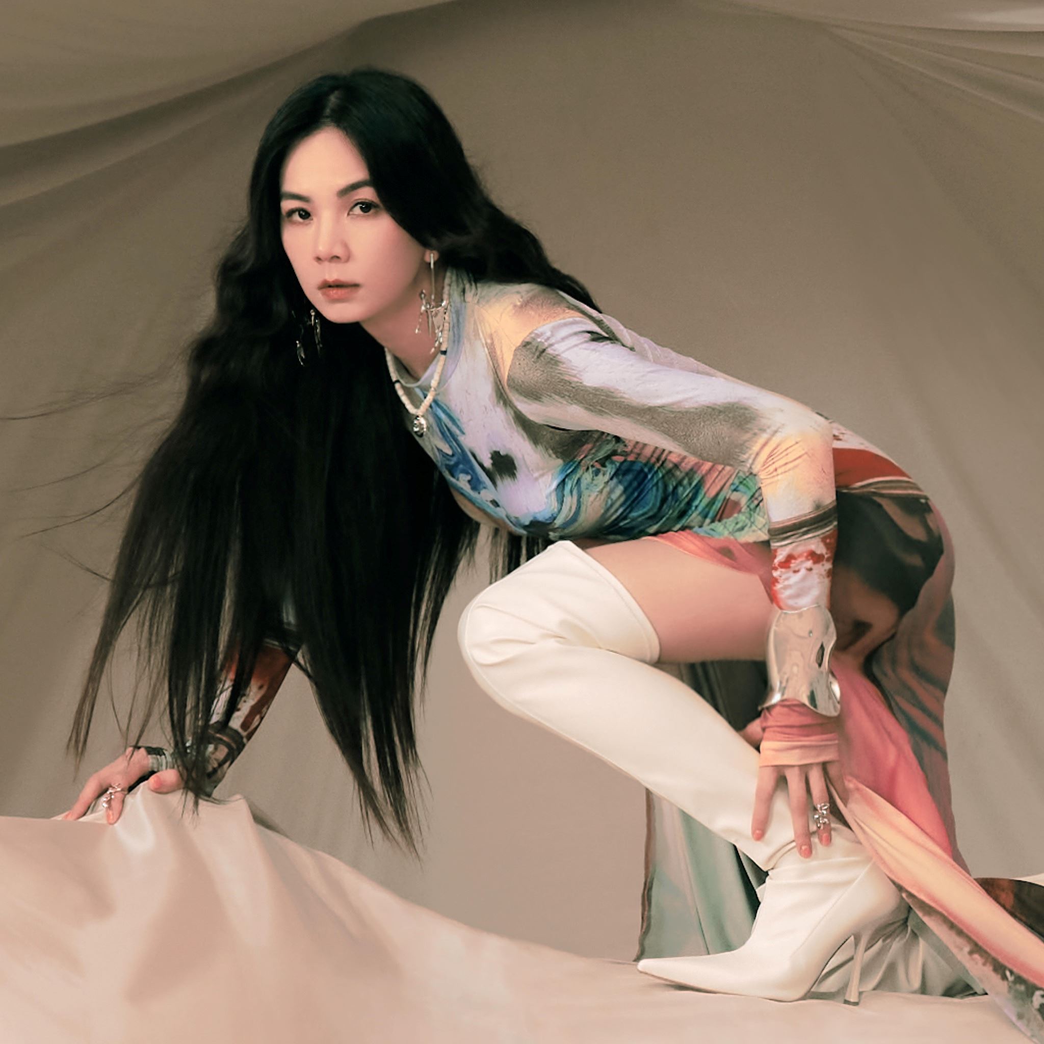 ella陈嘉桦推出第二张个人专辑《bad habits》 ❗4月1日实体专辑正式发行🔥