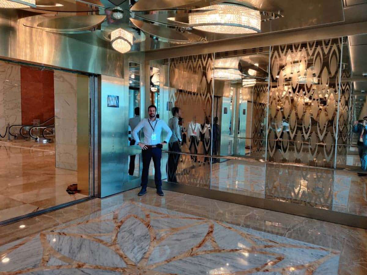 🌍世界上最大客运电梯就在印度孟买❗一次可以容纳235人🔥