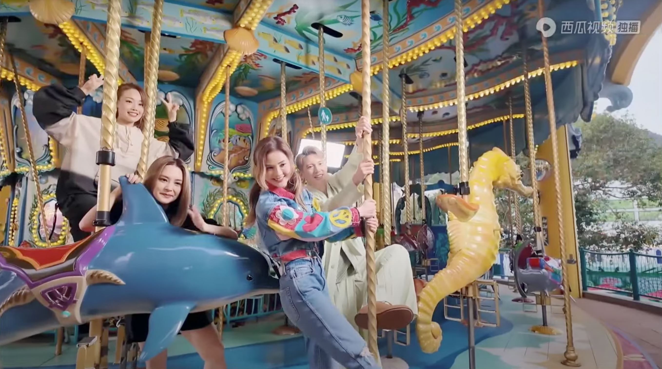 阿sa蔡卓妍曝童年惨遭排挤❗在主题乐园被遗弃🥺