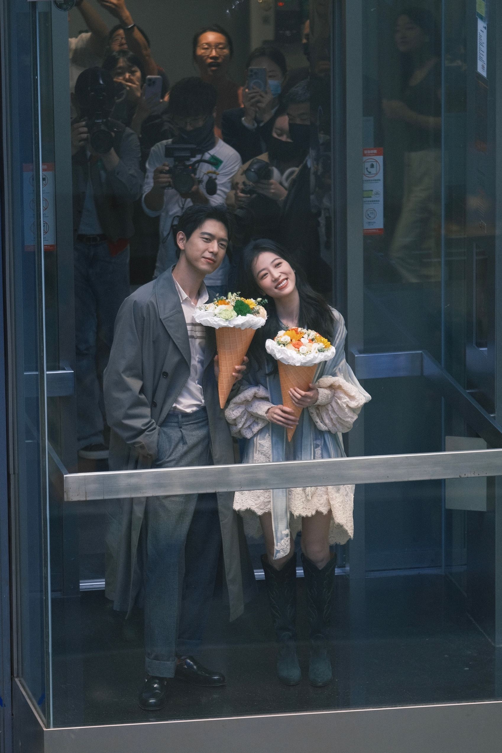 李现、周雨彤大大方方营业太甜啦💕陆剧《春色寄情人》正在热播中