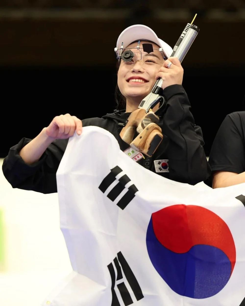韩国空气步枪女选手帅出圈❗腰挂可爱玩偶💗