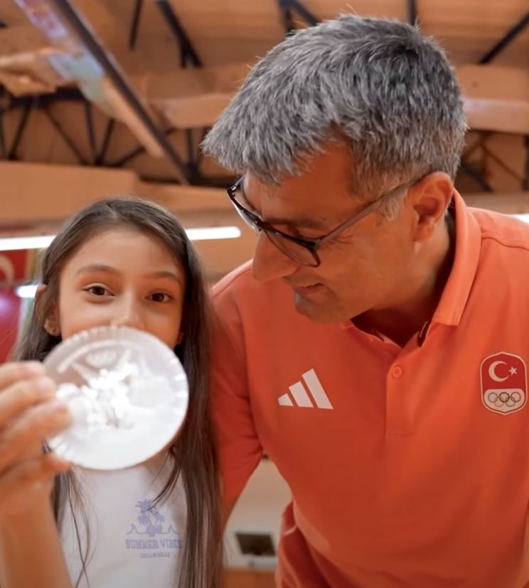 🇹🇷射击大叔揭零装备原因❗比赛不接电话除了她🔥