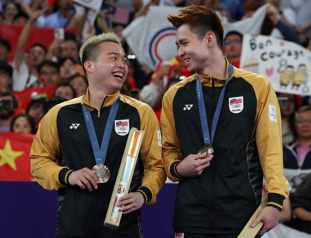【2024巴黎奥运】谢苏逆转胜丹麦组合赢铜牌🥉谢定峰将奖牌送给妻子💗
