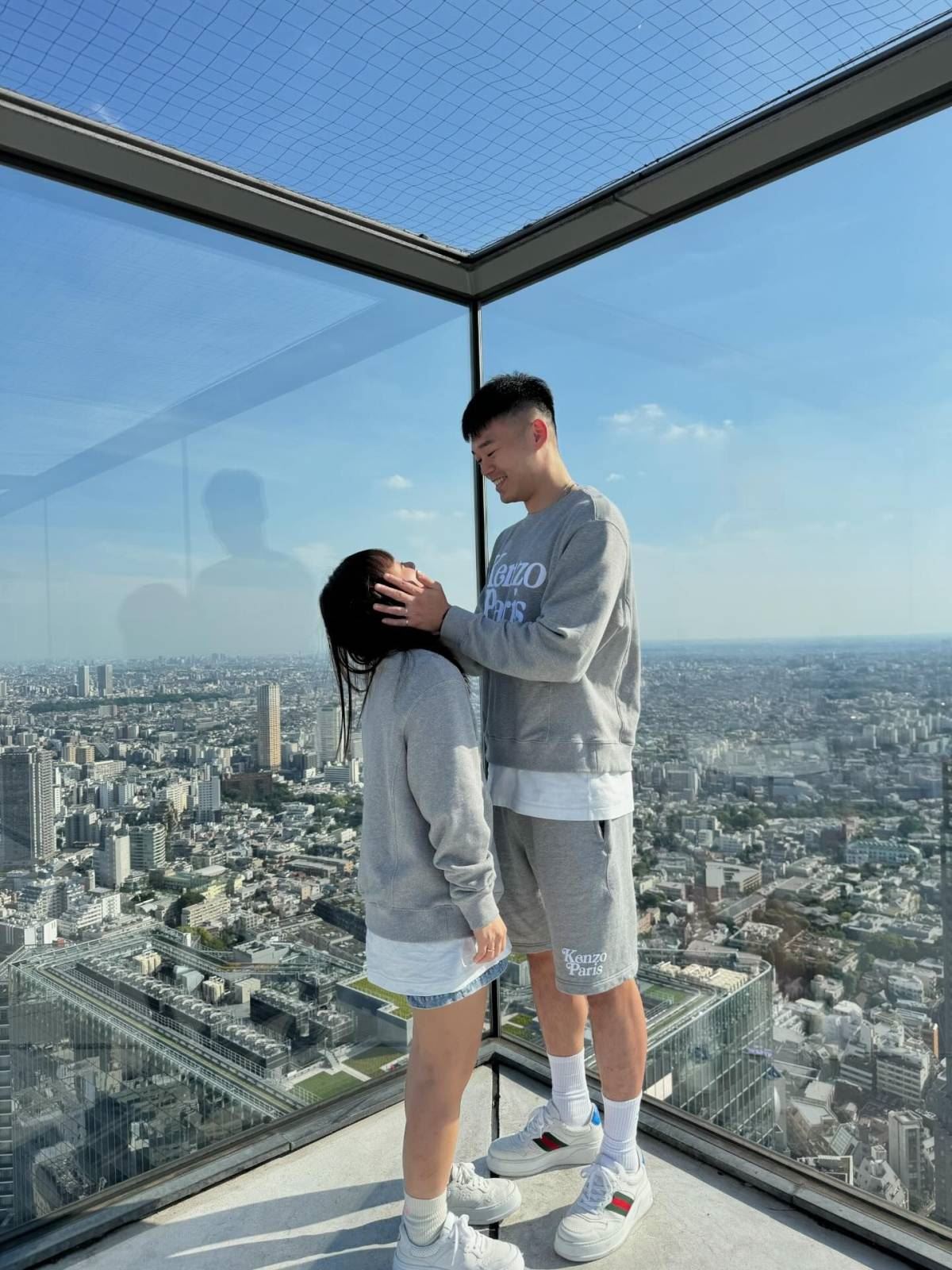 甜晒女友运动背影照💗王齐麟：终于开始打球了🏸️