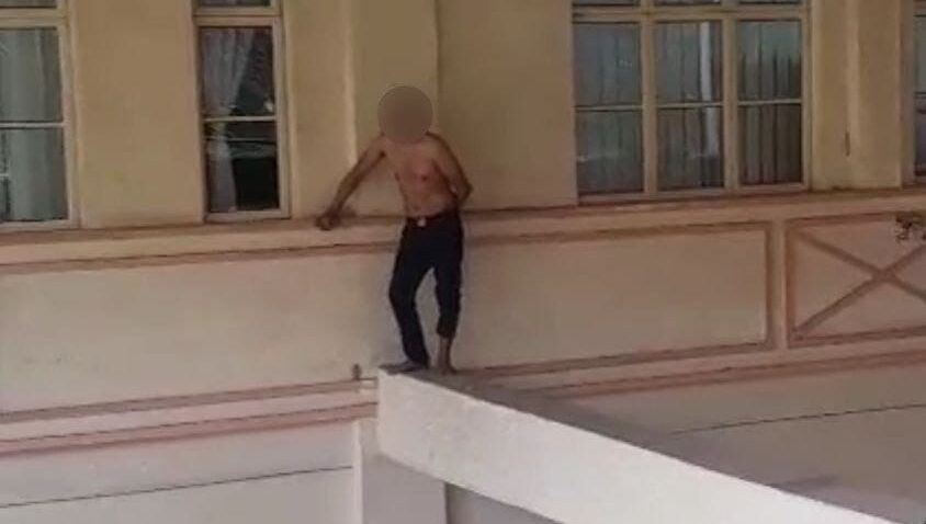 pesakit nak bunuh diri, cuba terjun bangunan hospital
