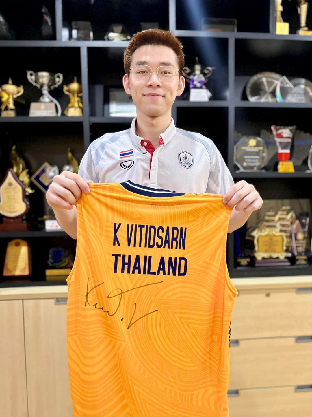 🇹🇭kunlavut拍卖球衣做善事❗为贫困儿童买器材🧡