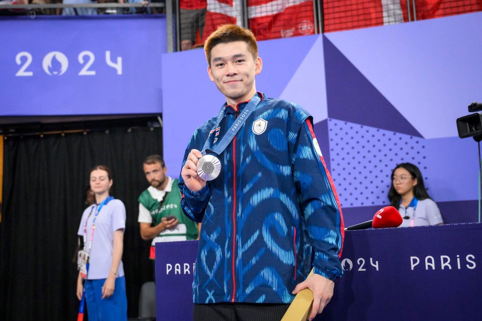 🇹🇭kunlavut拍卖球衣做善事❗为贫困儿童买器材🧡