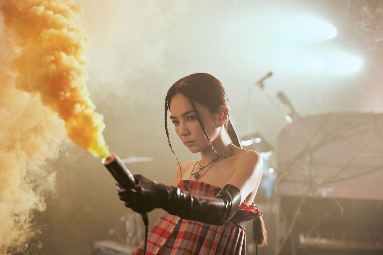 ella陈嘉桦新歌《废》上线❗一起废到底⚡️