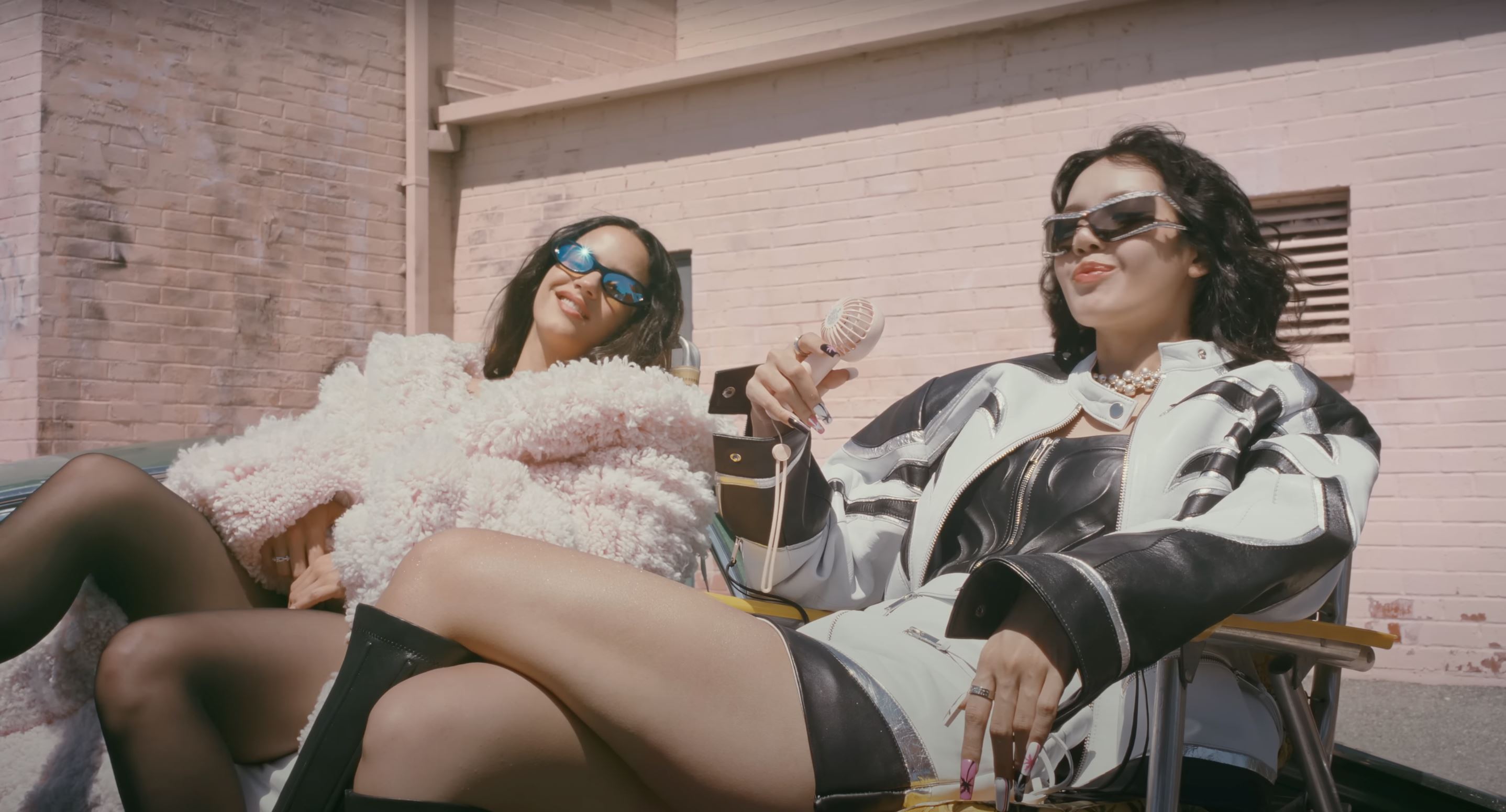 lisa新歌《new woman》造型百变❗youtube时下流行第一⚡️