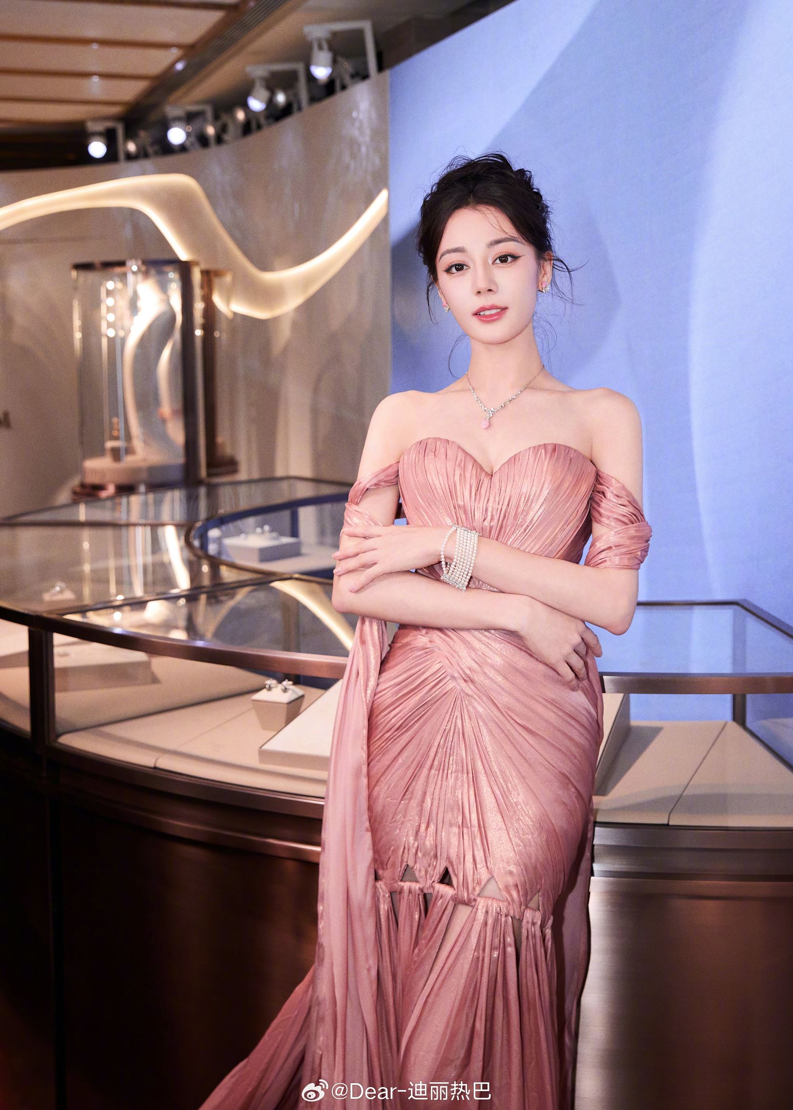 🇨🇳迪丽热巴大学影片曝光❗被赞母胎美女💗