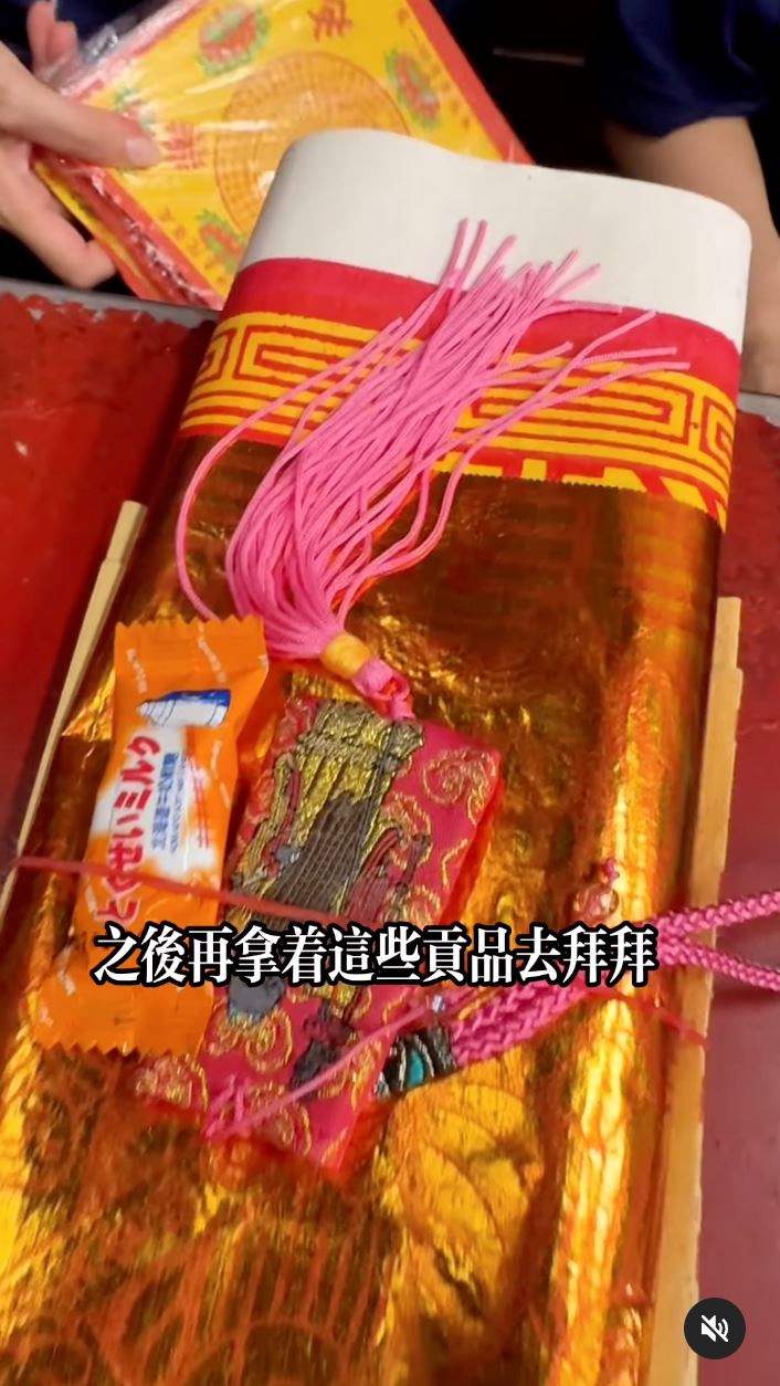 🇹🇼台北最灵的月老庙❗据说拜过都脱单了💗