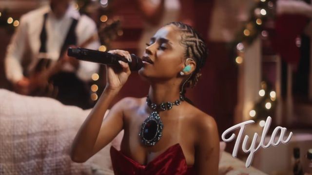 sabrina carpenter & chappell roan get together to perform wham!’s ‘last christmas’