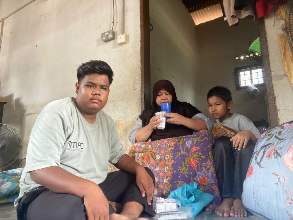 remaja 18 tahun ulang alik kolej jaga ibu sakit