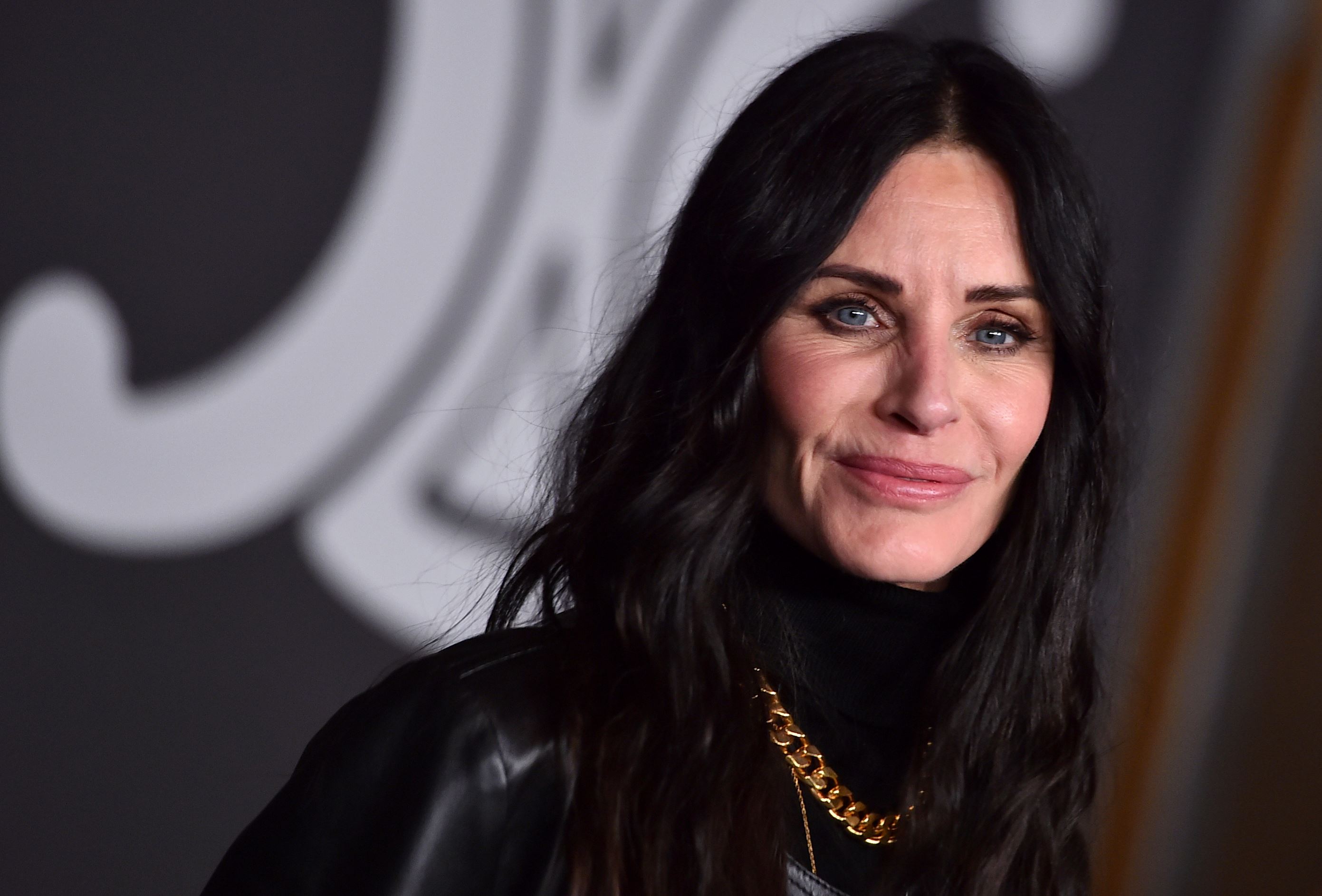 courtney cox confirms return as gale weathers in scream 7