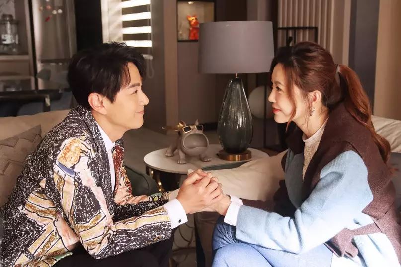 📺tvb《奔跑吧!勇敢的女人们》萧正楠化身“爱妻号”❗花样式肉麻比心💗