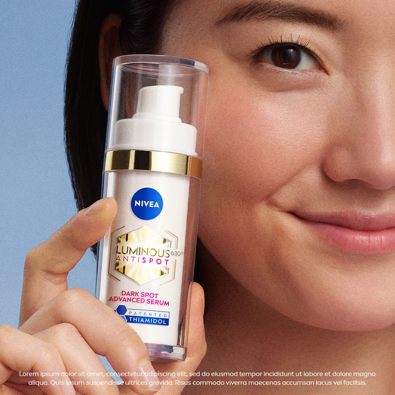 女生手持Nivea