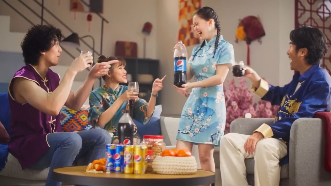 一起喝Pepsi