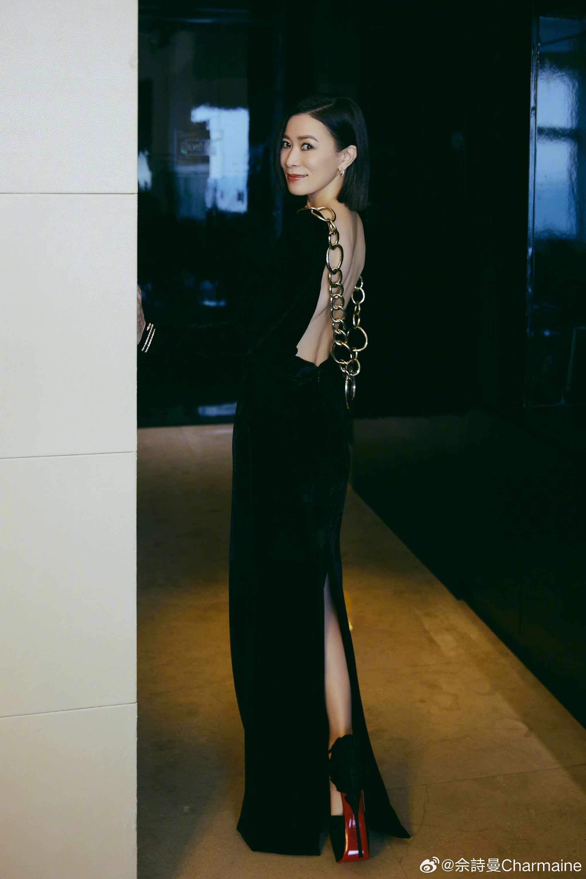 佘诗曼登东方卫视春晚❗献唱tvb《新闻女王》片尾曲《透彻》🔥