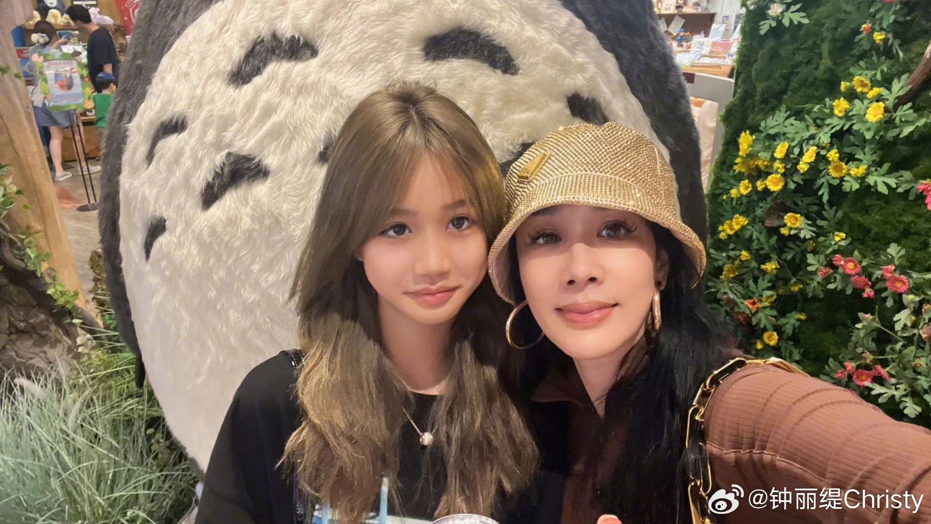 钟丽缇小女儿考拉庆祝14岁生日🎂高冷御姐范儿拉满🔥