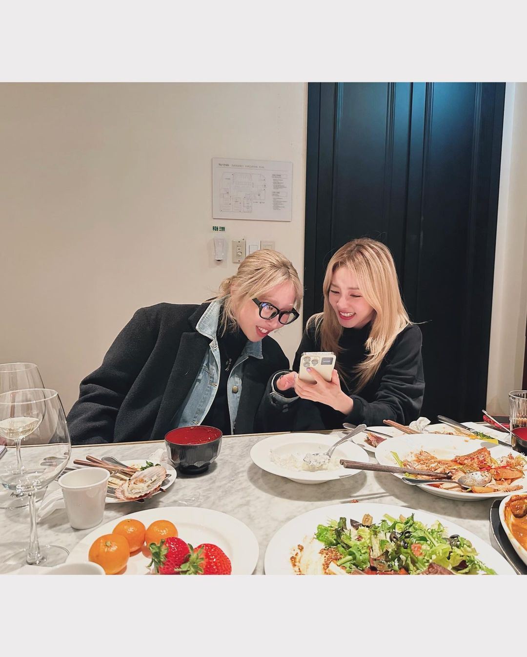 🇰🇷韩国女团2ne1久违4人合体❗队长cl晒年前聚会合照🔥