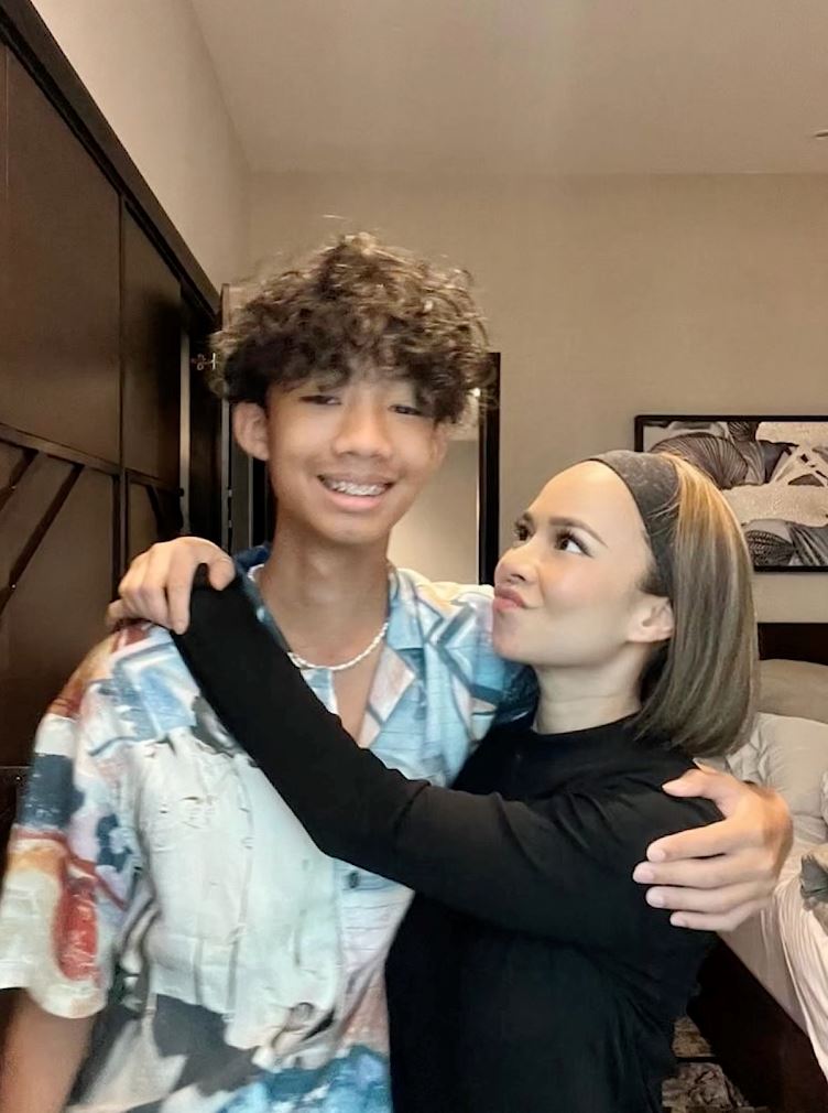 nora danish kongsi video dengan anak sulung, netizen kata nampak sebaya