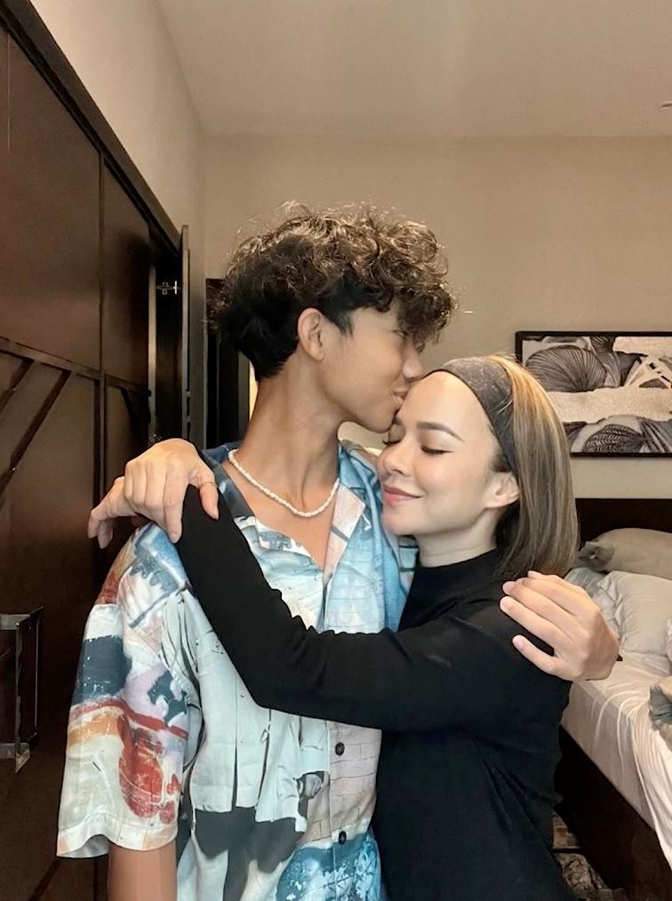 nora danish kongsi video dengan anak sulung, netizen kata nampak sebaya