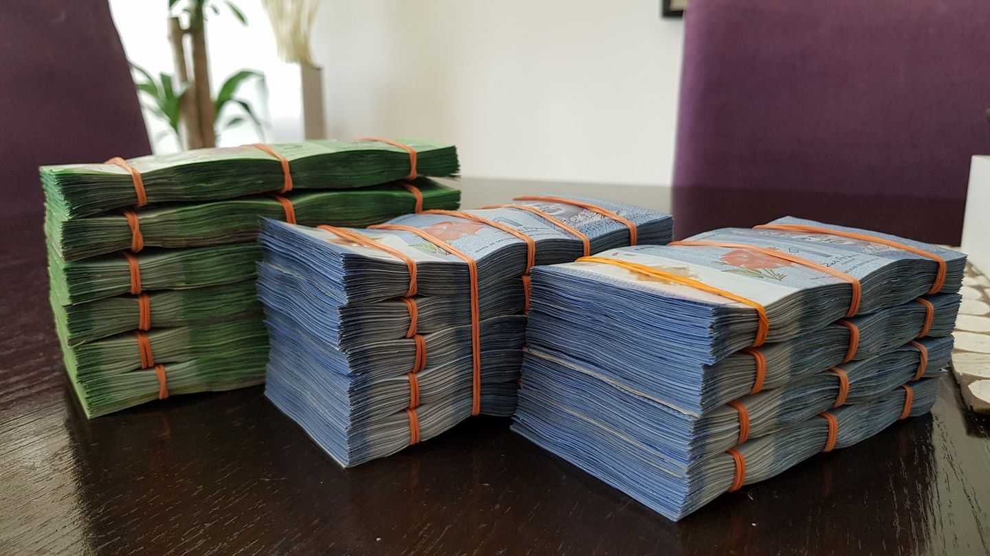 malaysian shares how much he saved in one year by putting aside rm1 and rm5 notes daily