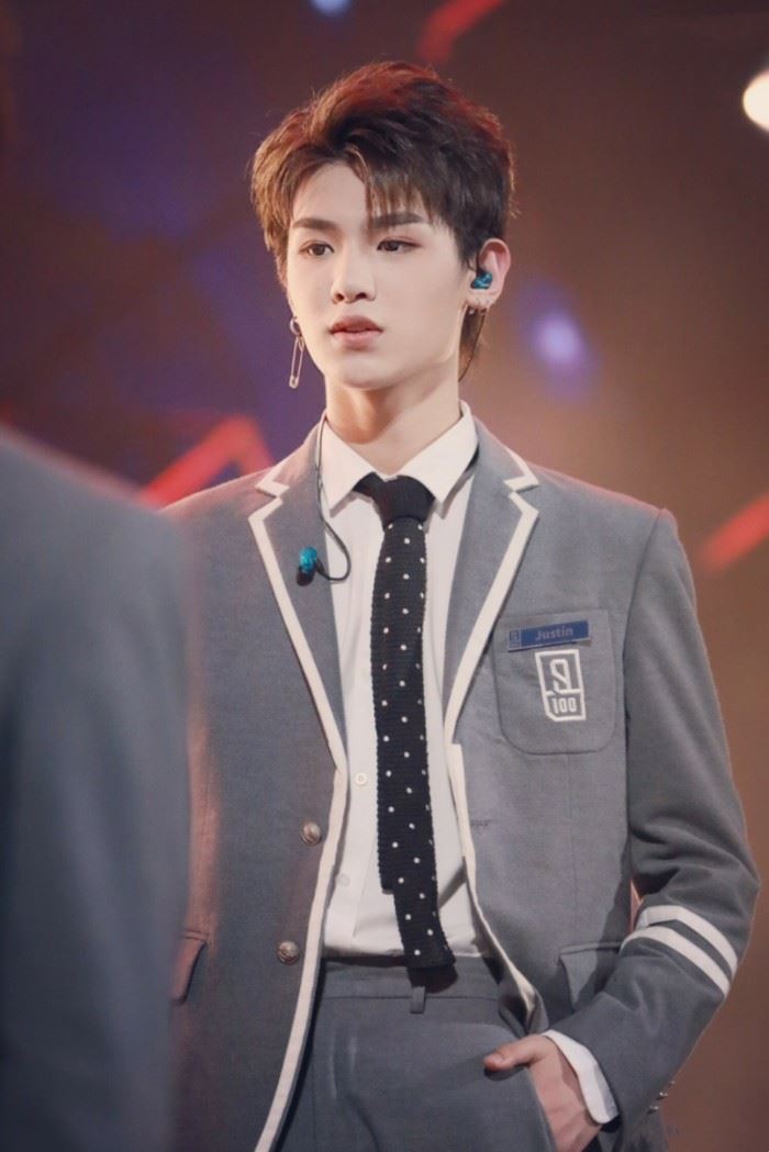 网传黄明昊现身槟城拍戏！与吴镇宇、张钧甯同剧组？