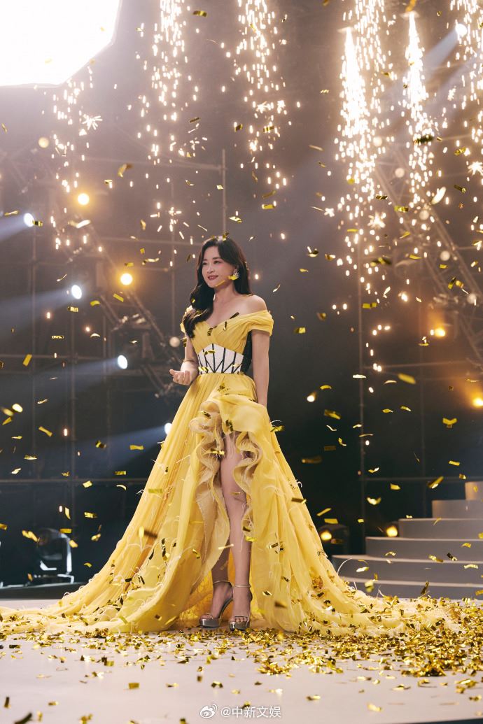 贾玲与自己感动对唱❗《热辣滚烫》主题曲《一切都来得及》有洋葱😭