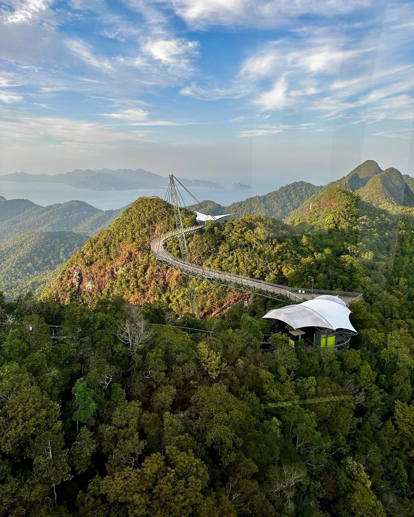 陈乔恩与老公甜蜜重游定情定💗5年后换了个身份回到天空之桥🔥