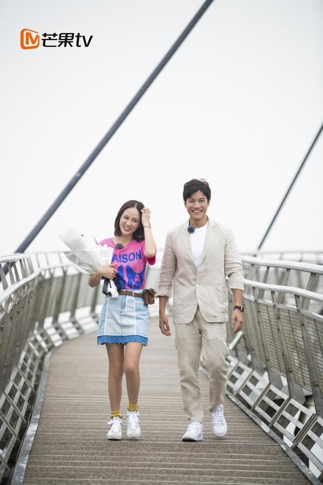 陈乔恩与老公甜蜜重游定情定💗5年后换了个身份回到天空之桥🔥