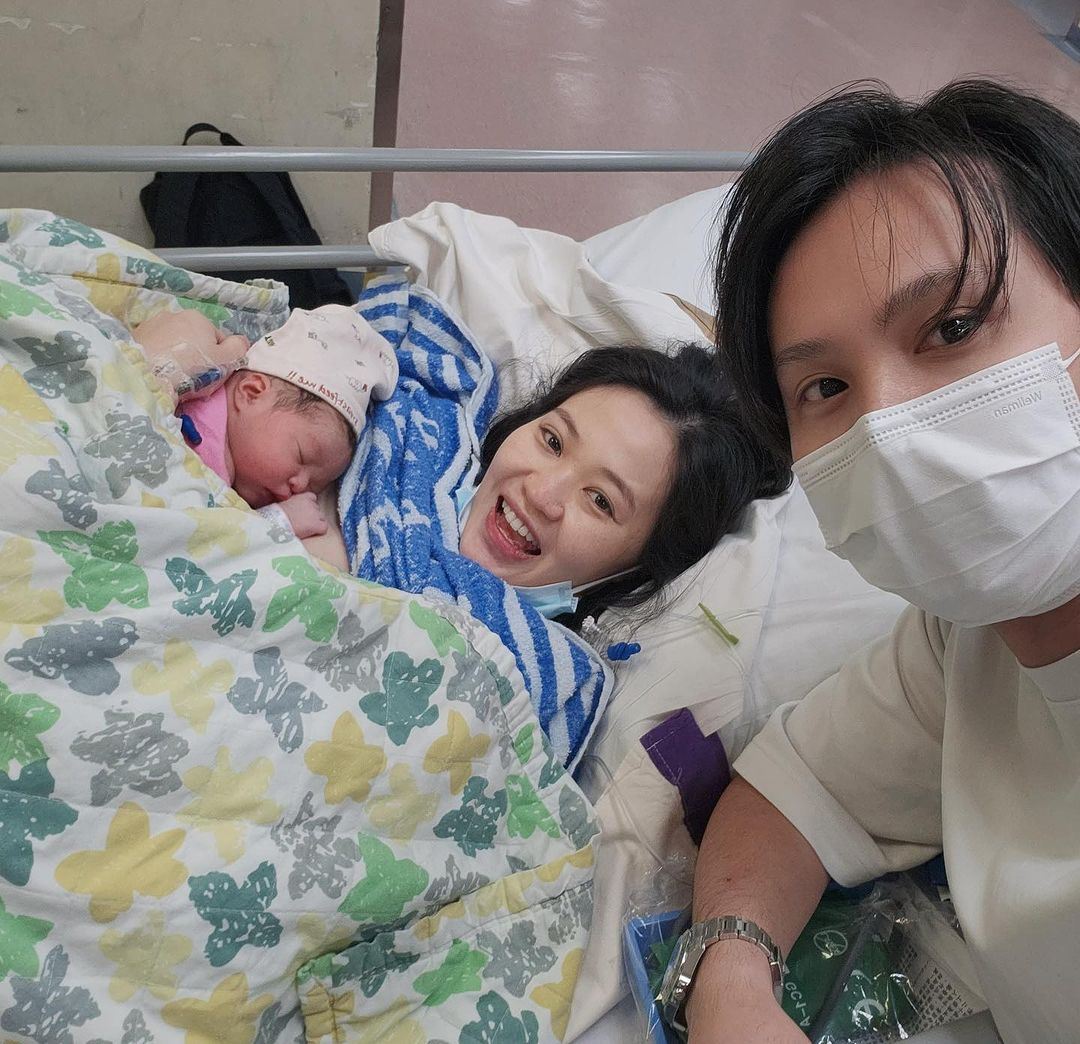 武打女星何佩珉宝宝平安出世👶直言见到bb那一刻就忘记了所有的痛🔥