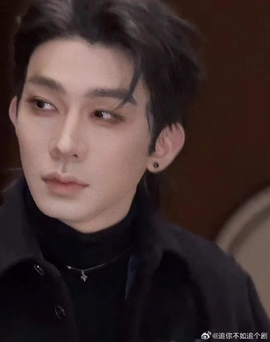 杨迪爆改男团爱豆！帅到手机无法人脸识别！