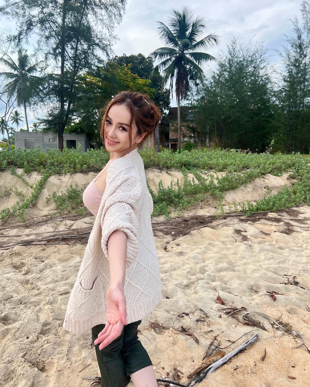 kaki, tangan penuh lebam, sophia albarakbah sanggup tahan sakit demi kerja