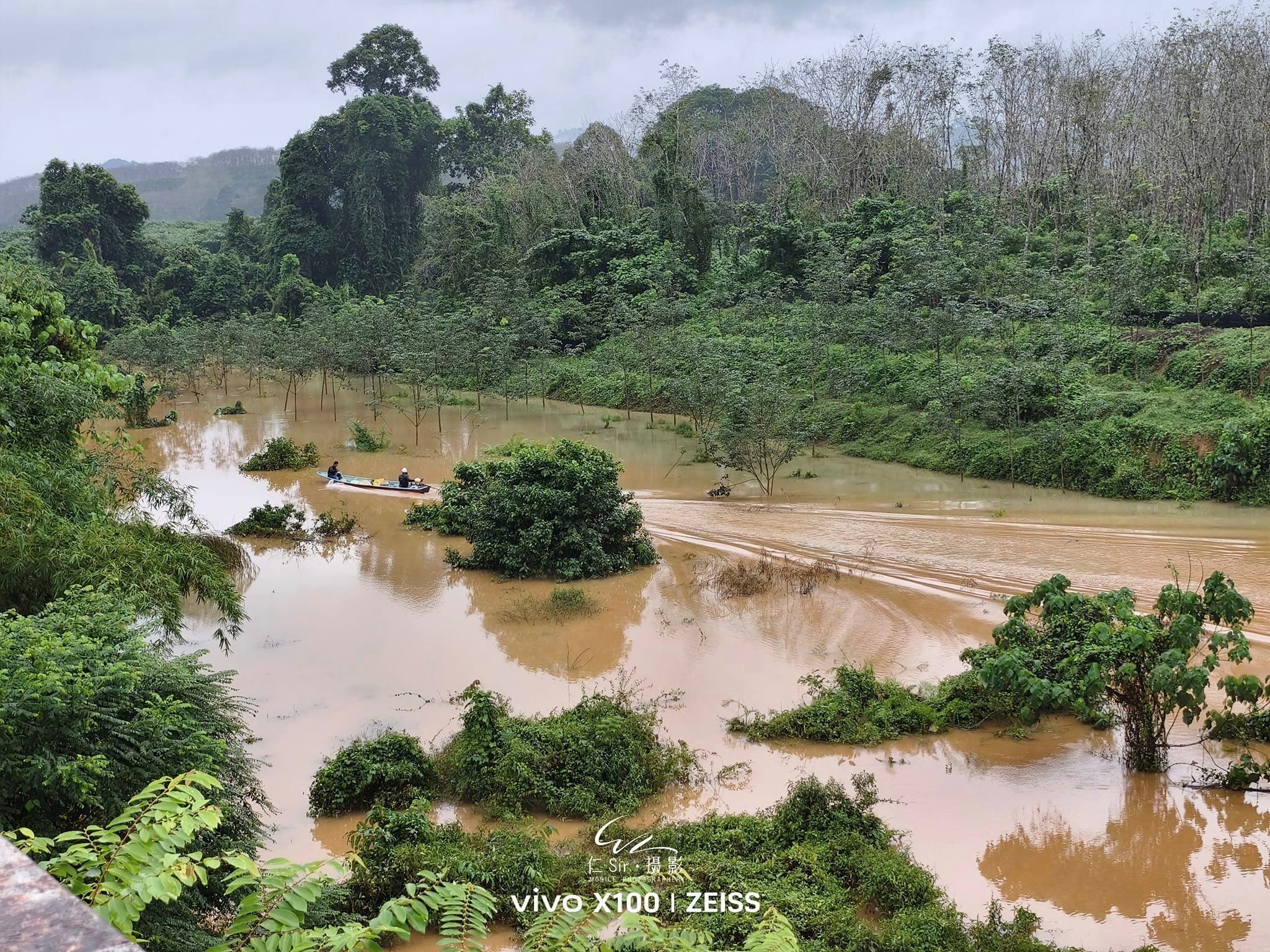 m'sian netizens express disappointment after emerald green river in kelantan turns 'teh tarik' color after rainfall
