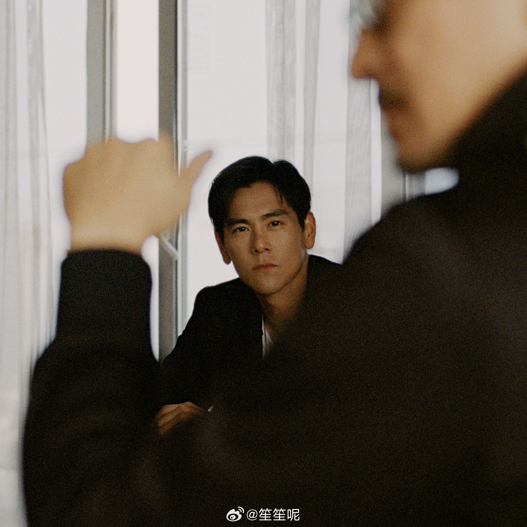 影帝梁朝伟靓照出自于她❗9岁天才摄影师笙笙合作过超多巨星🔥