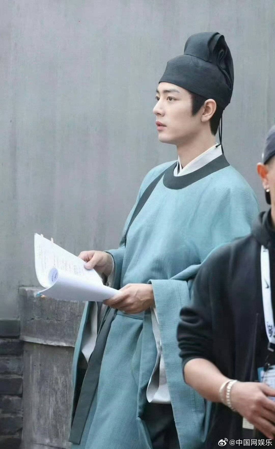 肖战《藏海传》路透造型❗化身俊俏书生气质拉满🔥