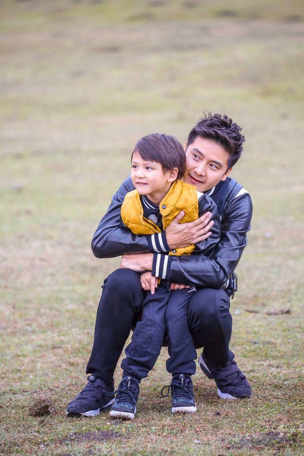 📺综艺《爸爸去哪儿》里的小亮仔暴风式成长❗样子酷似男神吴彦祖🔥