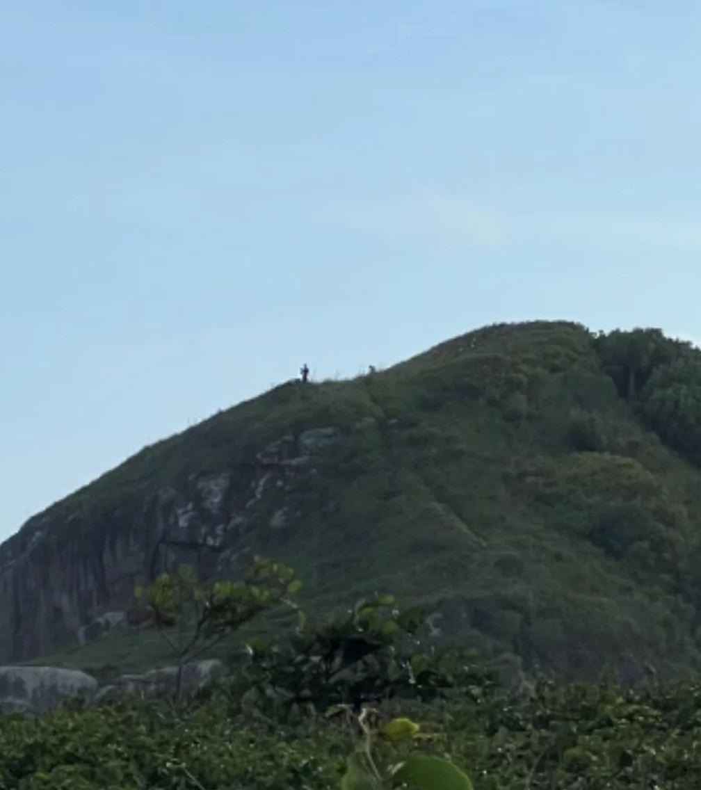 makhluk didakwa alien berjaya dirakam di puncak bukit [video]