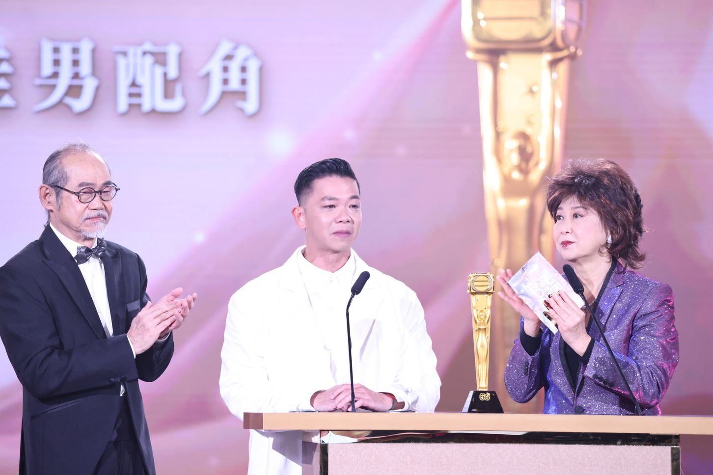 《万千星辉颁奖典礼2023》陈豪及佘诗曼大热姿态荣膺视帝视后宝座❗《新闻女王》囊括8大奖项🔥