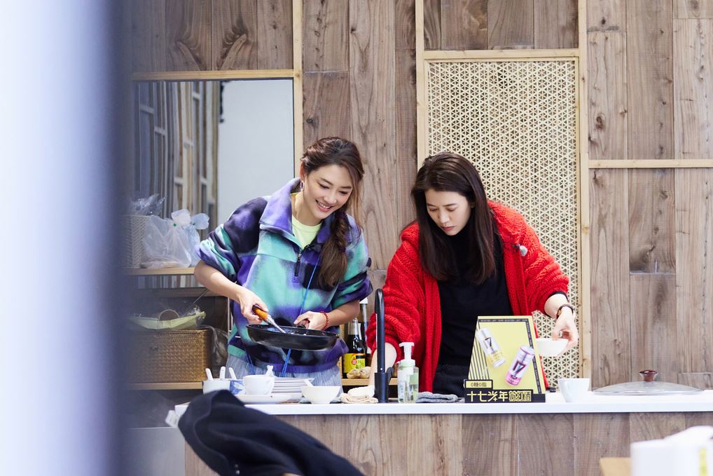 应采儿袁咏仪一同参加综艺《我们的美好生活》❗控诉靓靓是“恶毒继母”🤣