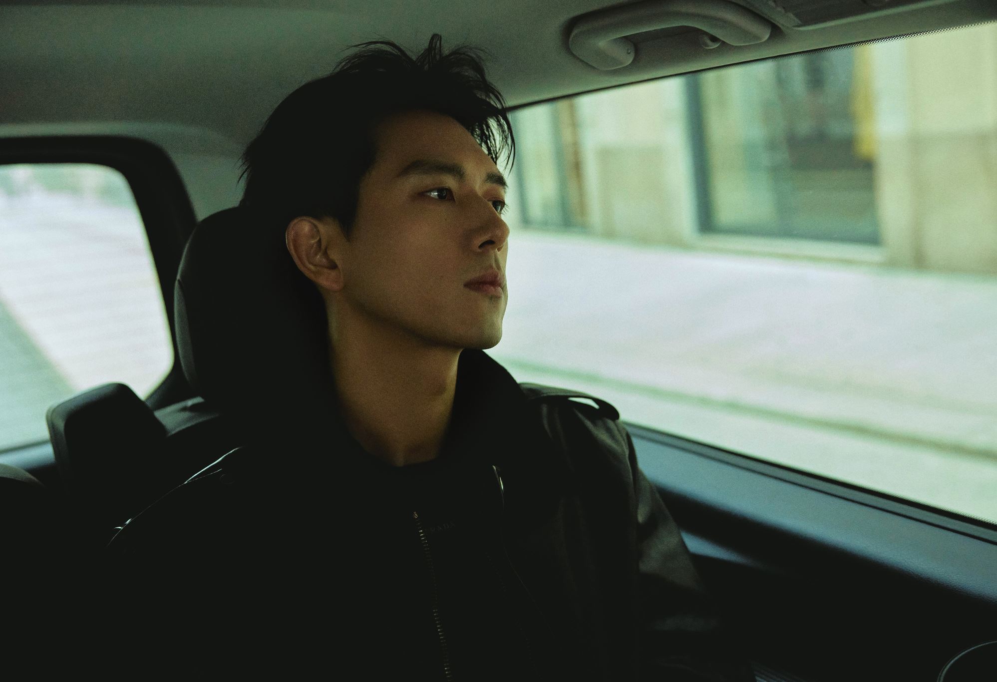 李现掀衣秀超狂腹肌❗深夜大放粉丝福利😍