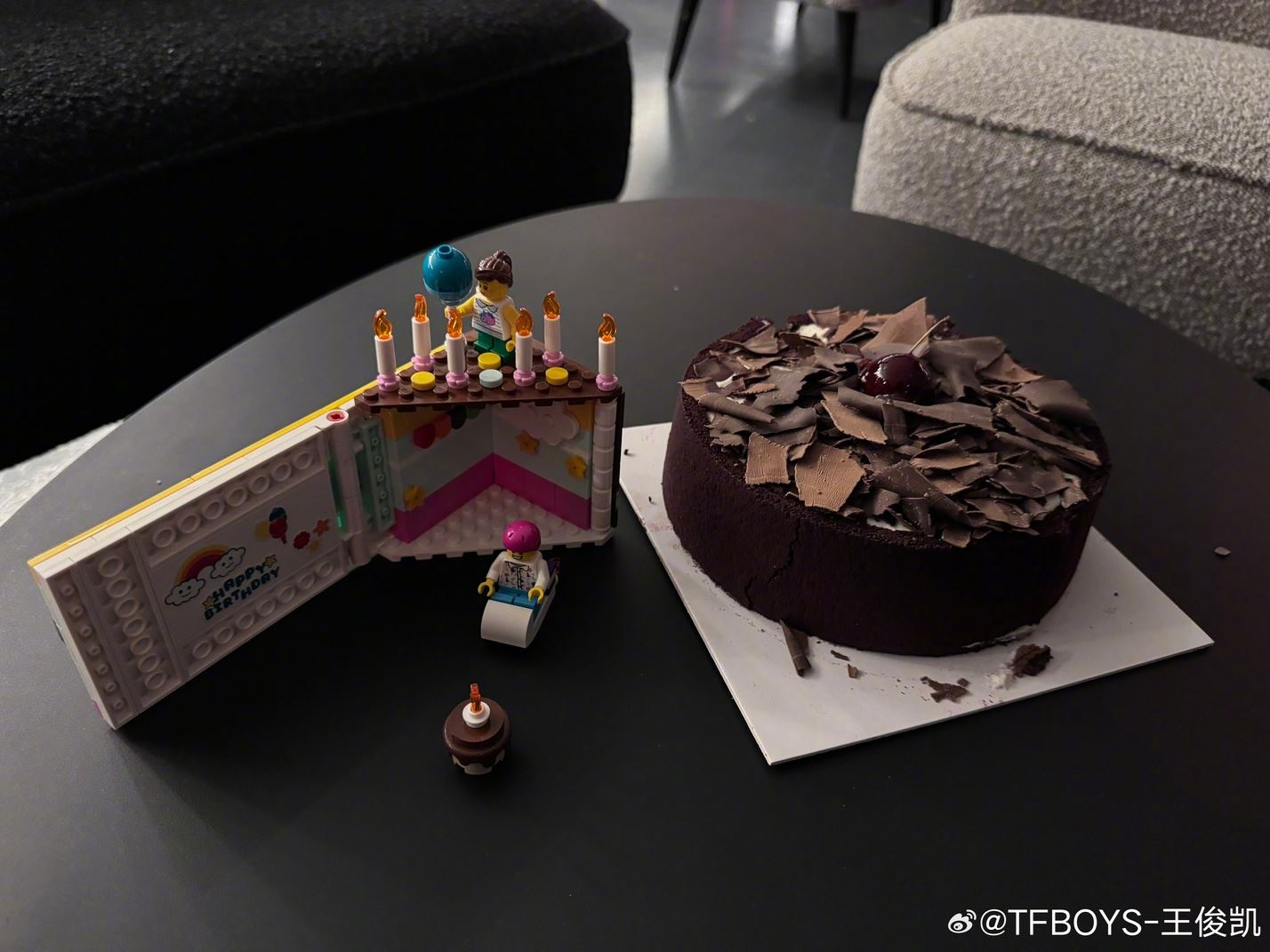 王俊凯圆梦为周杰伦庆祝生日🎉从手绘蛋糕升级成真实蛋糕🎂