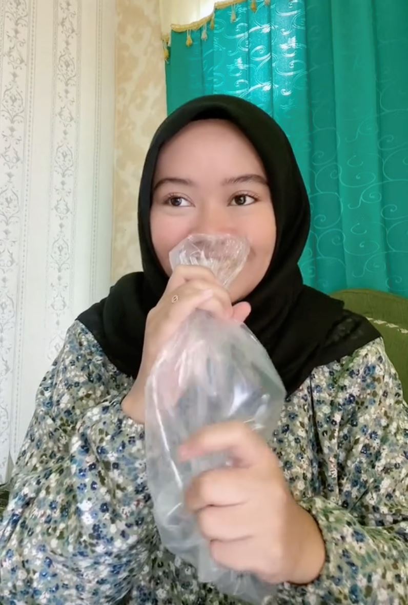 gadis review beli udara atas talian, katanya buat diri lebih tenang [video]