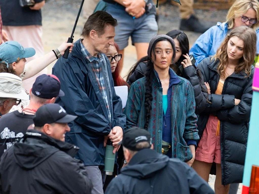 范冰冰新电影演打女❗以往白皙的肌肤变成了黝黑健康肌🔥