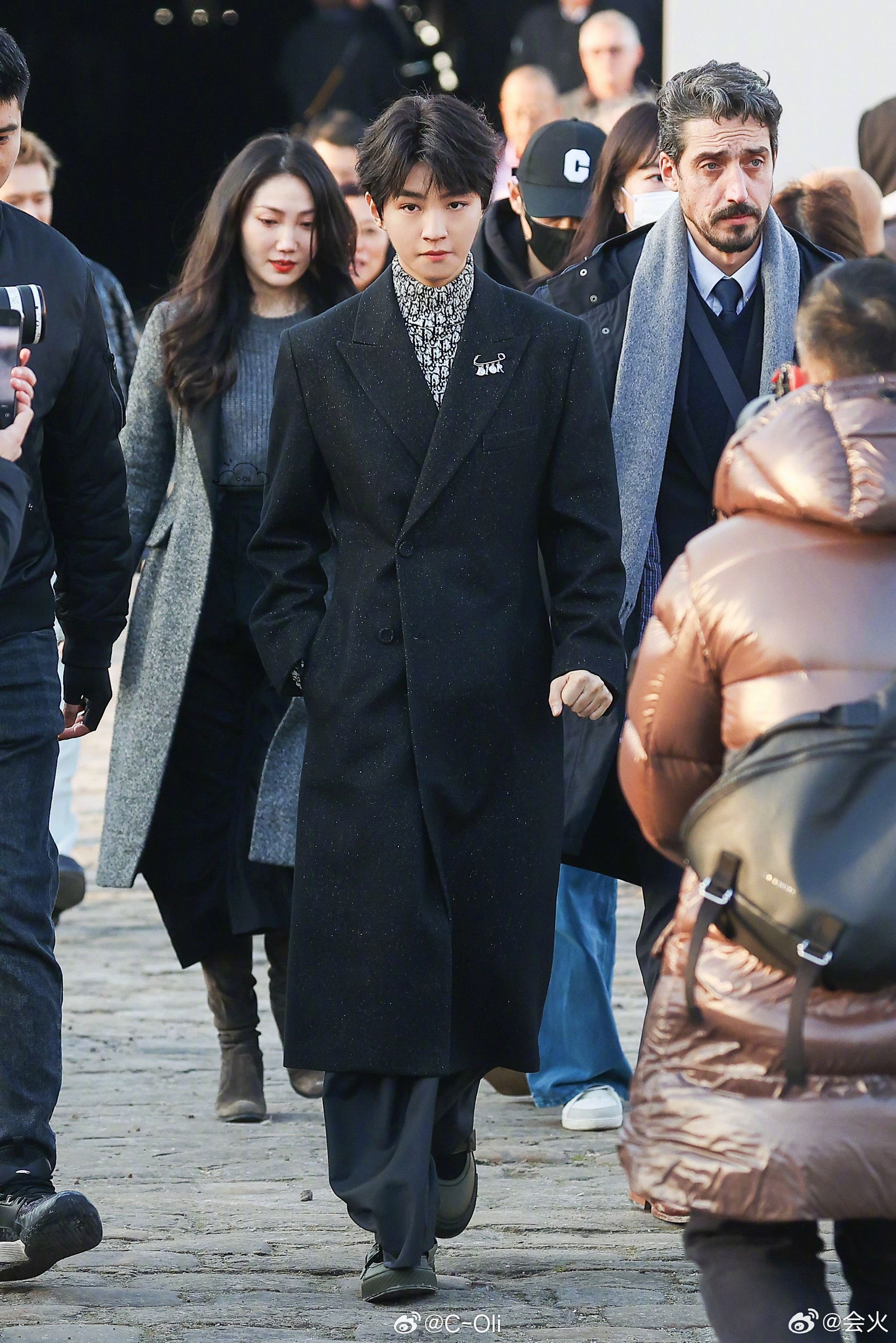 王俊凯被评为最佳街拍造型❗成唯一上榜的中国艺人🔥