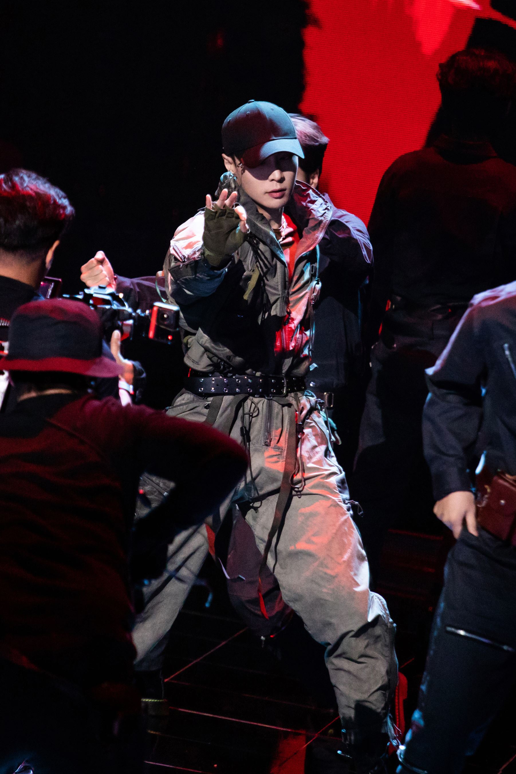 📺《这就是街舞第六季》张艺兴《威龙》舞台超燃❗用街舞向中国空军致敬🔥