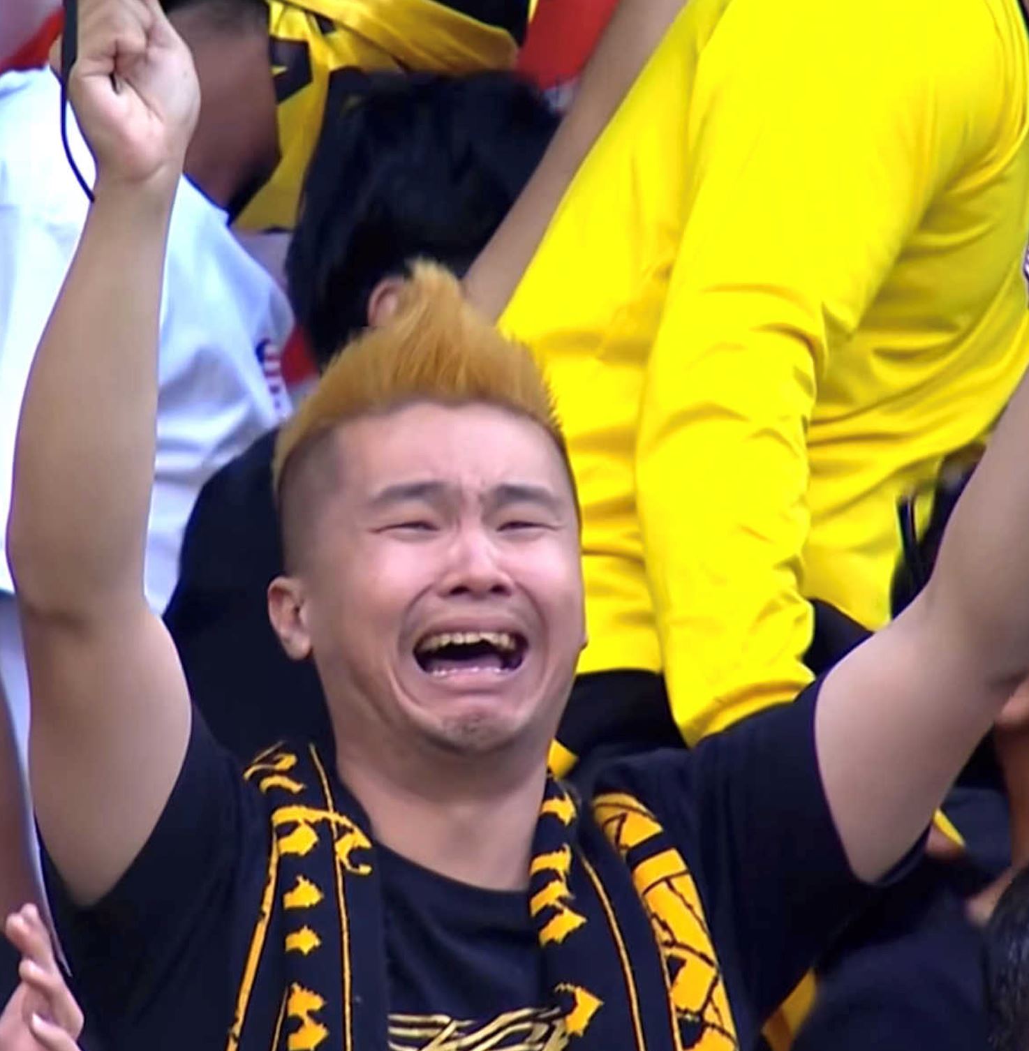 era dan modenas mmenjadi piihak pertama hadiahkan derrick gan sebuah motosikal