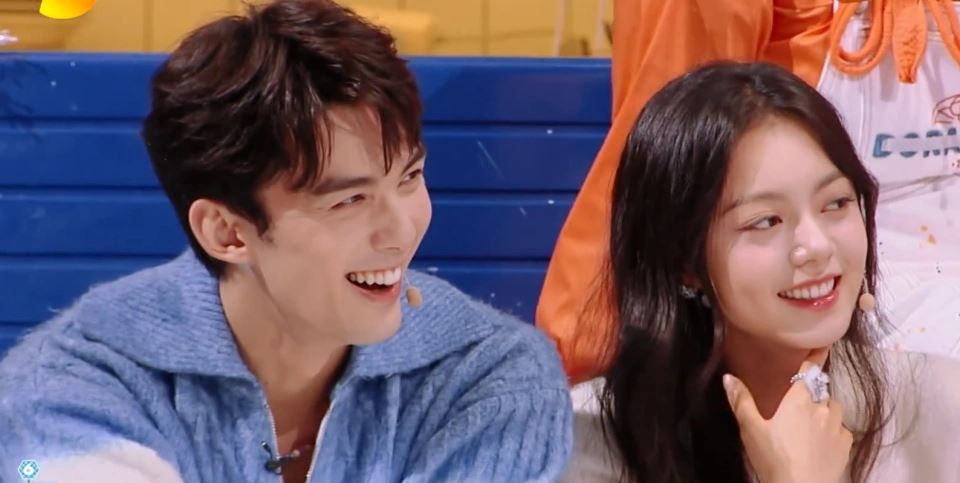 吴磊、赵今麦还原《在暴雪时分》中告白名场面❗俩人深情对视甜蜜互撩💗